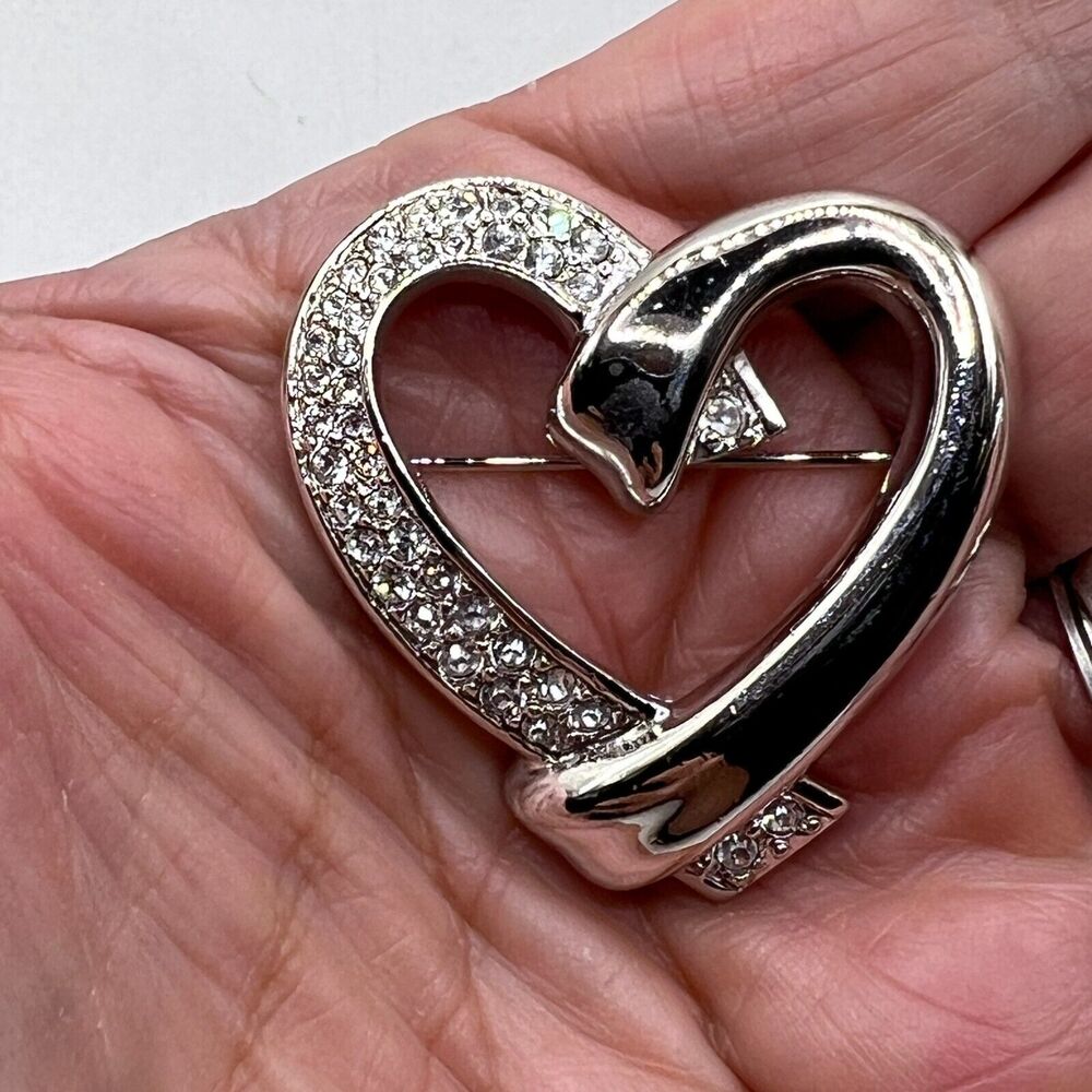 SWAROVSKI Swan Signed Sparkling Ice Crystal HEART BROOCH Pin Costume Jewelry - Picture 2 of 7